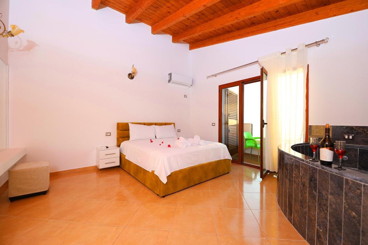 Vila Dena Vlorë Exteriör bild