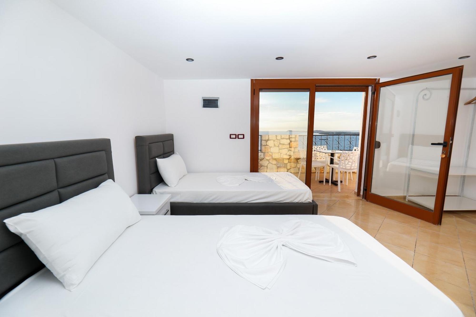Vila Dena Vlorë Exteriör bild