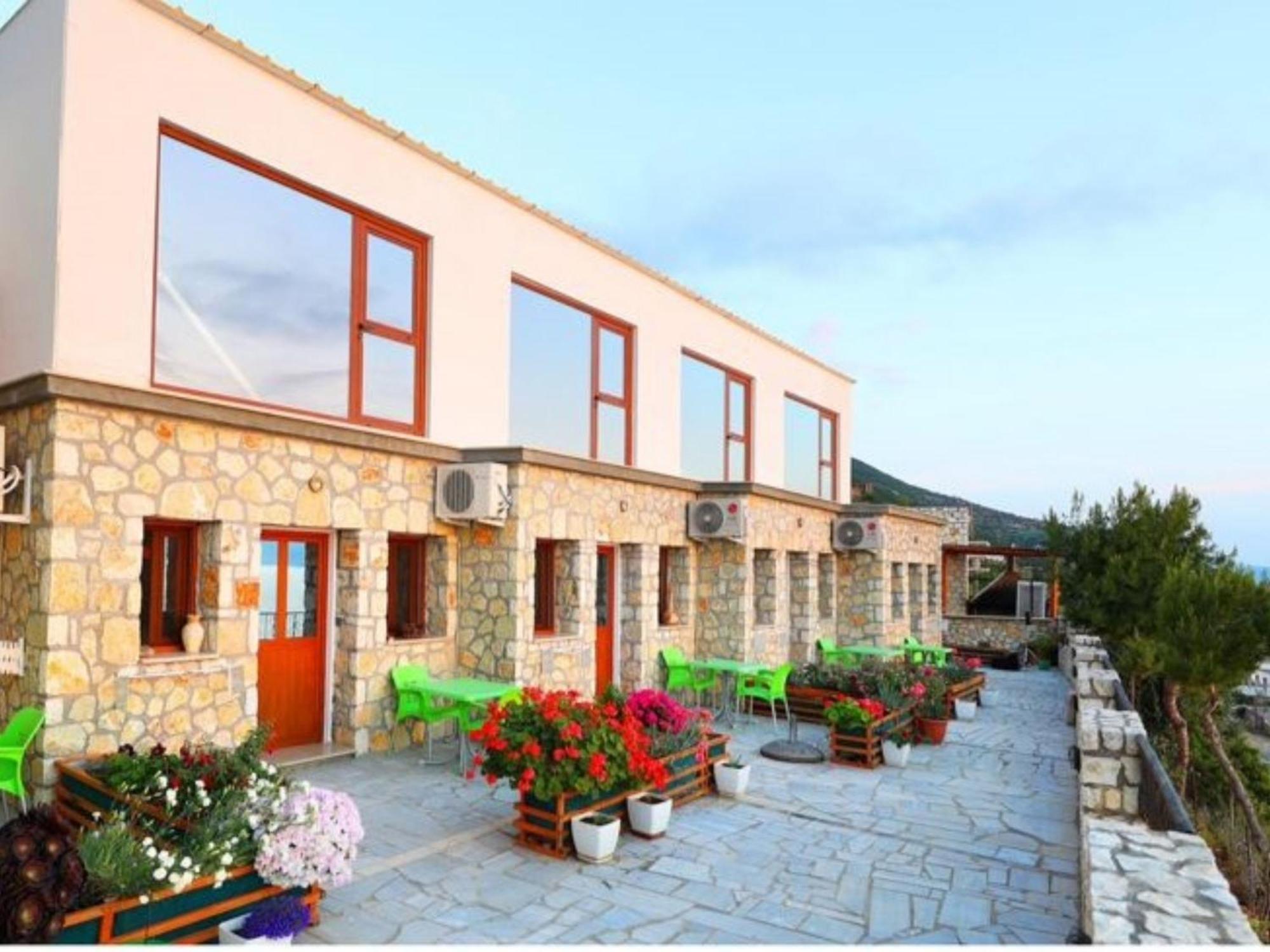 Vila Dena Vlorë Exteriör bild