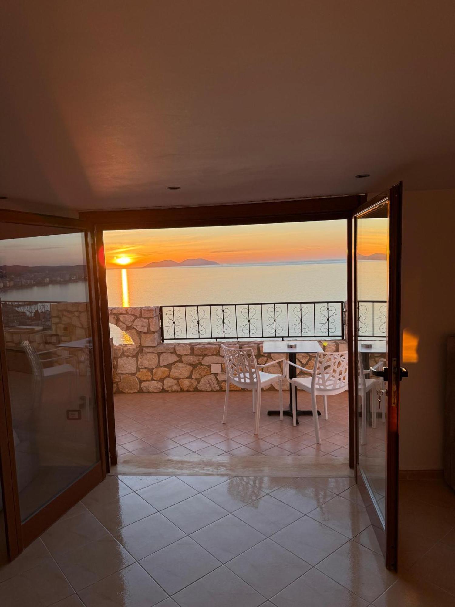 Vila Dena Vlorë Exteriör bild