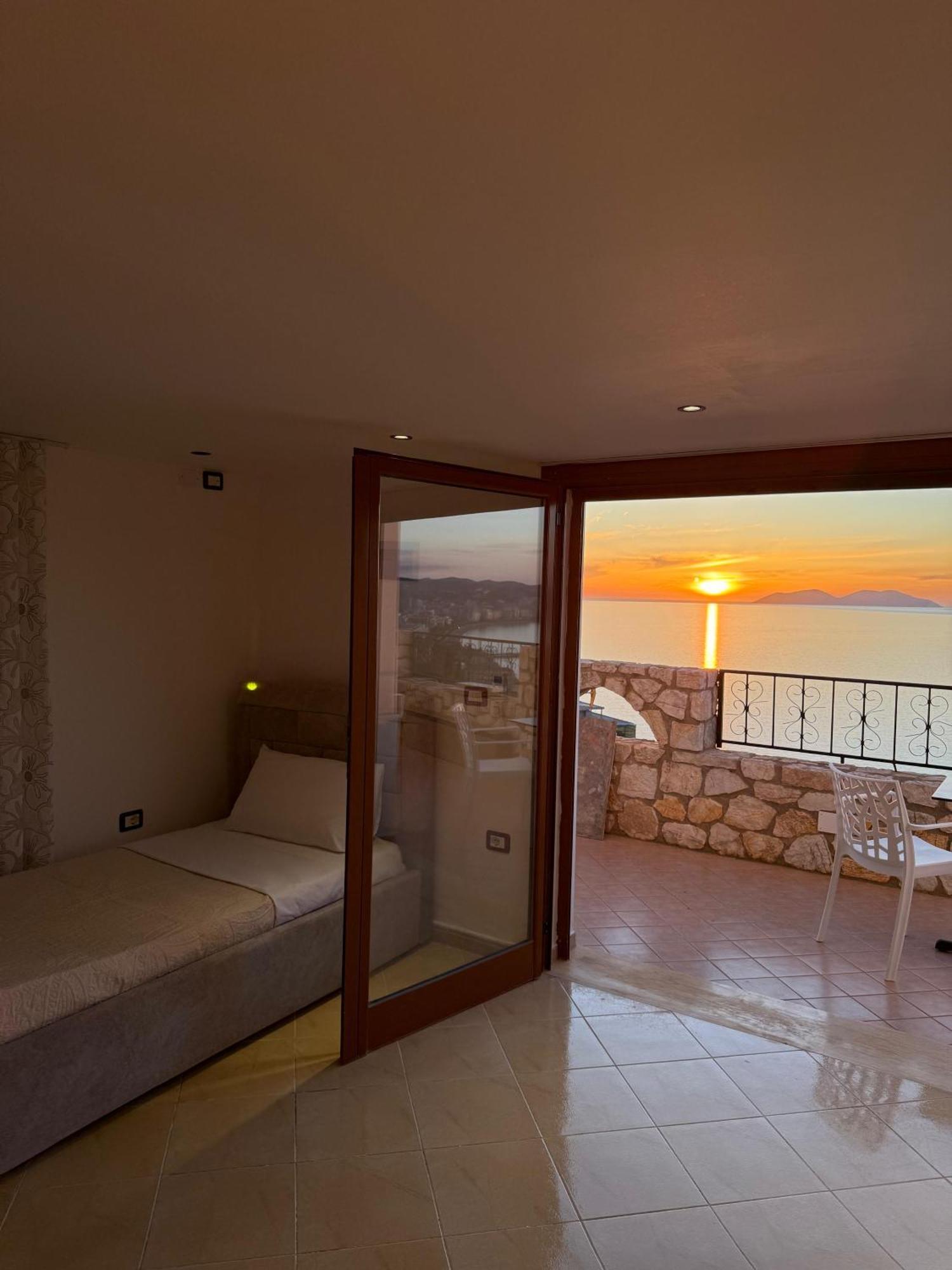 Vila Dena Vlorë Exteriör bild
